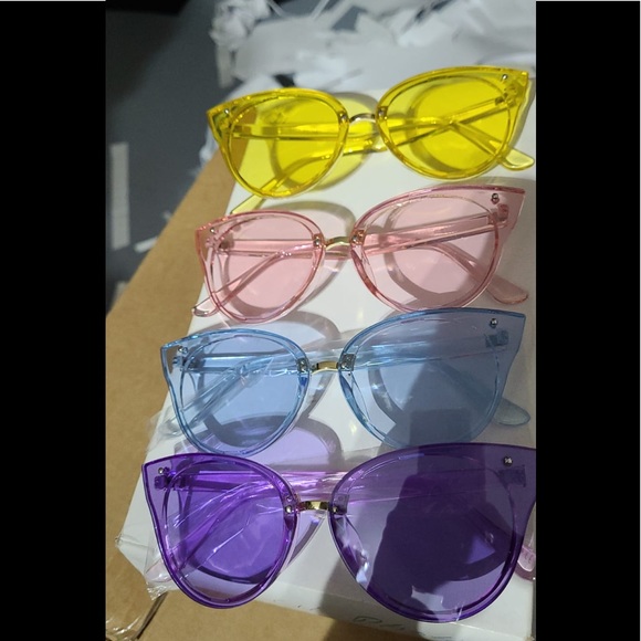 Imported

plastic frame - Picture 3 of 3